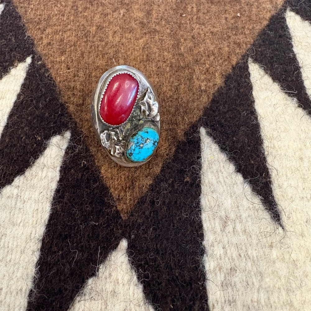 Vintage Turquoise and coral Ring in Sterling Silver 
Men or Women’s
